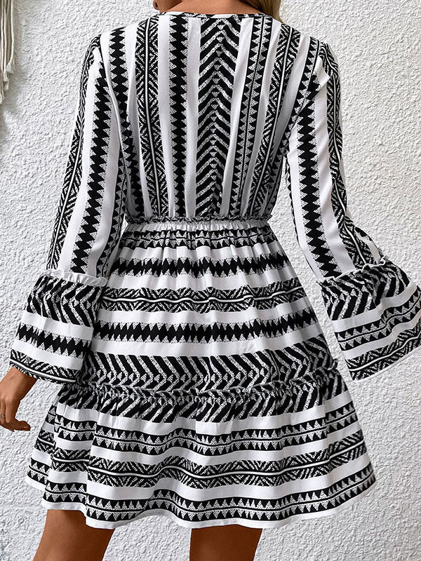 Geometric V-Neck Long Sleeves Midi Dress