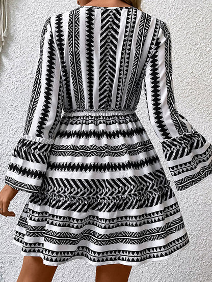 Geometric V-Neck Long Sleeves Midi Dress