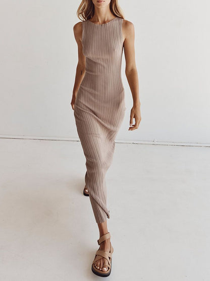 Skinny Sleeveless Pleated Solid Color Split-Back Round-Neck Maxi Dresses