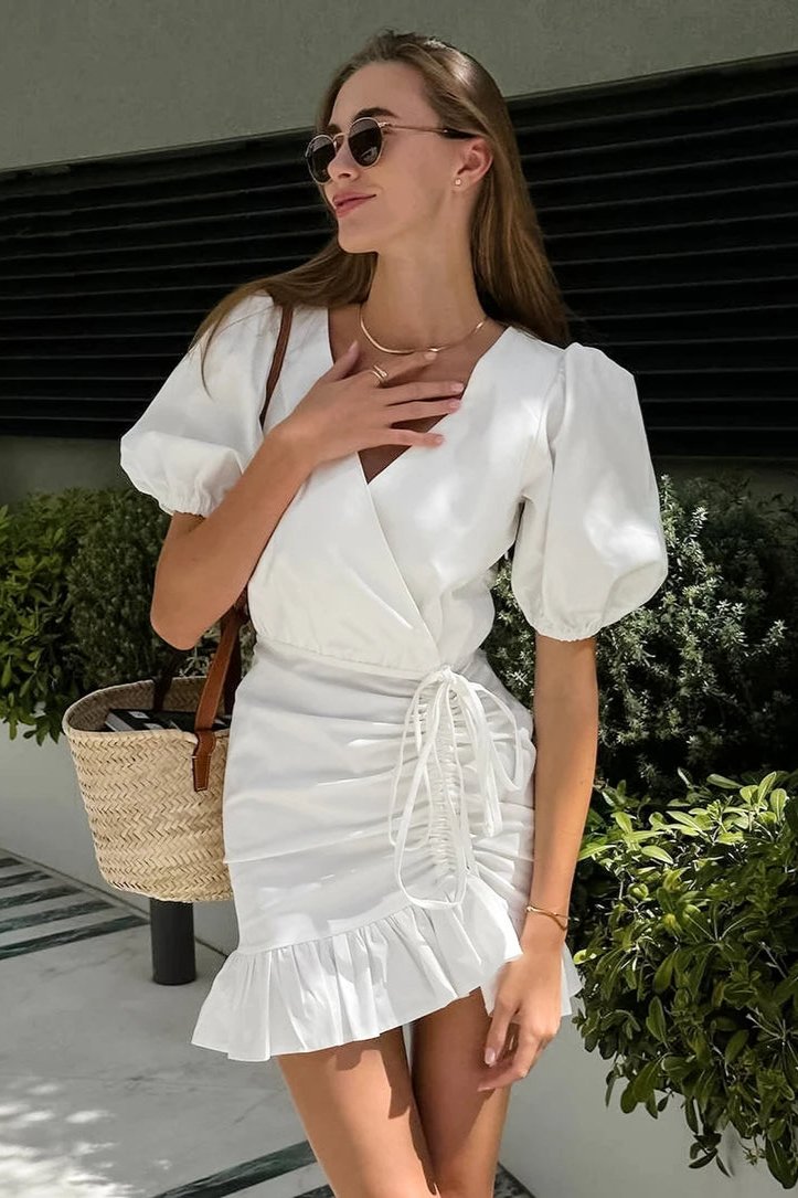 Black Pleated Nipped Waist High Sense V-neck Puff Sleeve Dress