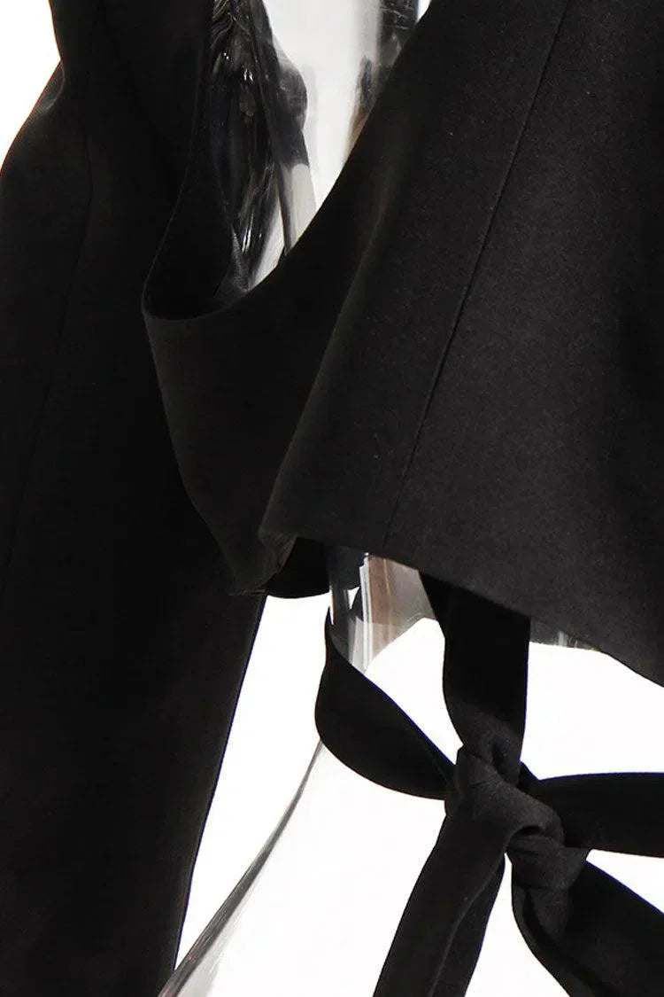 | Strong-shoulder cutout blazer