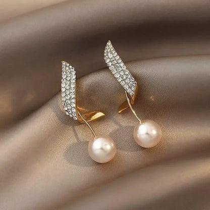 Étoile Pearl Drop Earrings | Crystal Paved Gold Tone