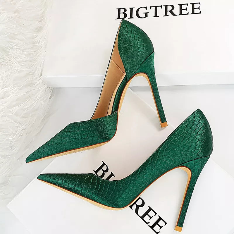 Serpentine Woman Pumps with Metal Stiletto High Heels