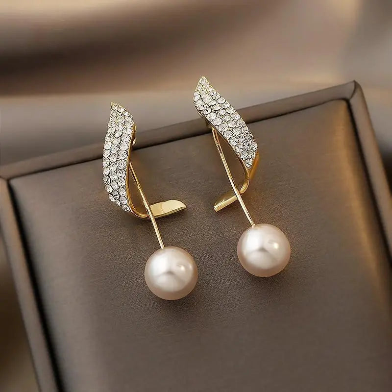 Étoile Pearl Drop Earrings | Crystal Paved Gold Tone