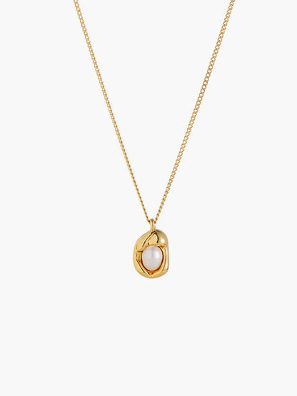 Minimal Pearl Drop Necklace