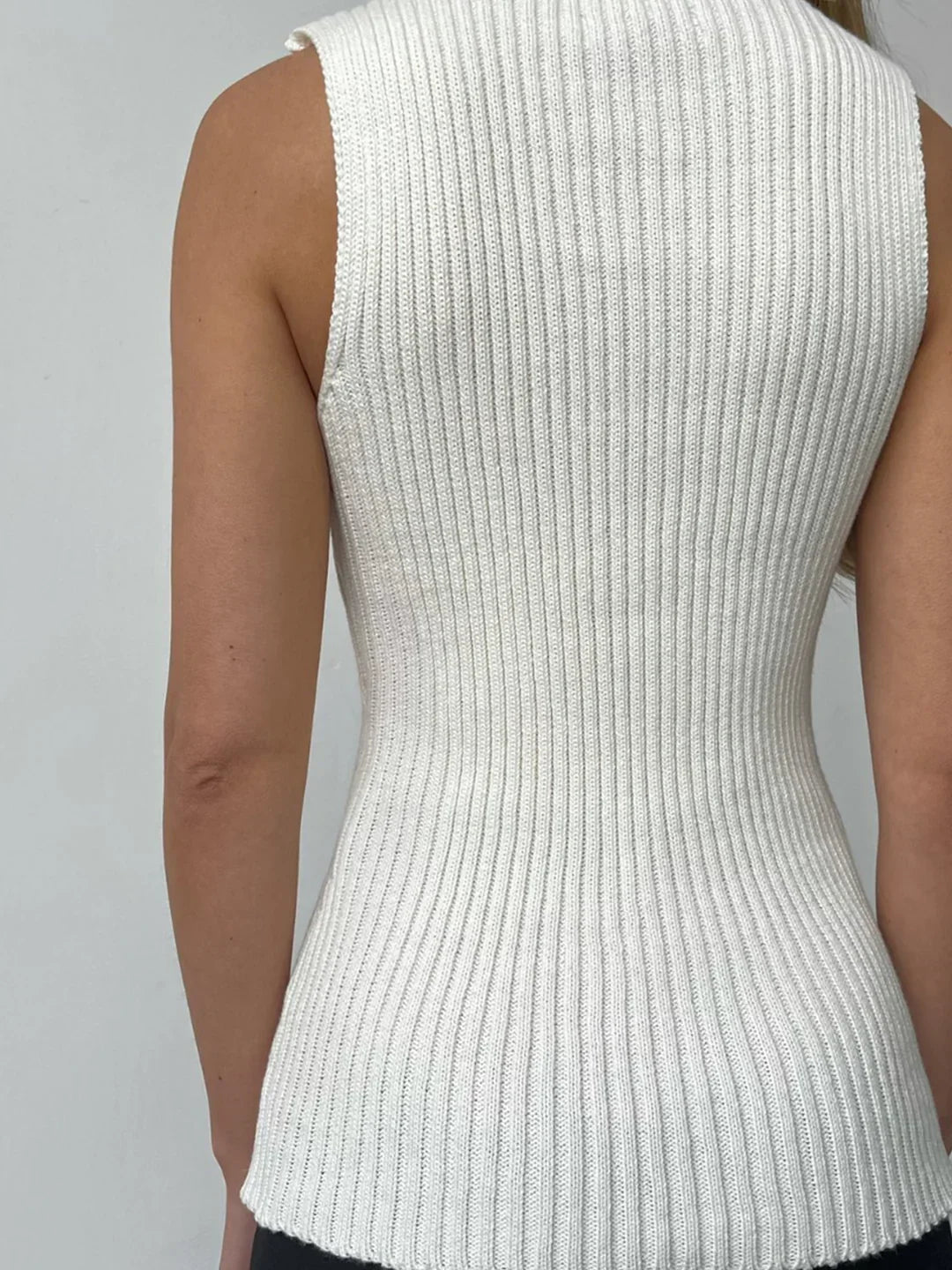 Casual Style Turtleneck Sleeveless Top