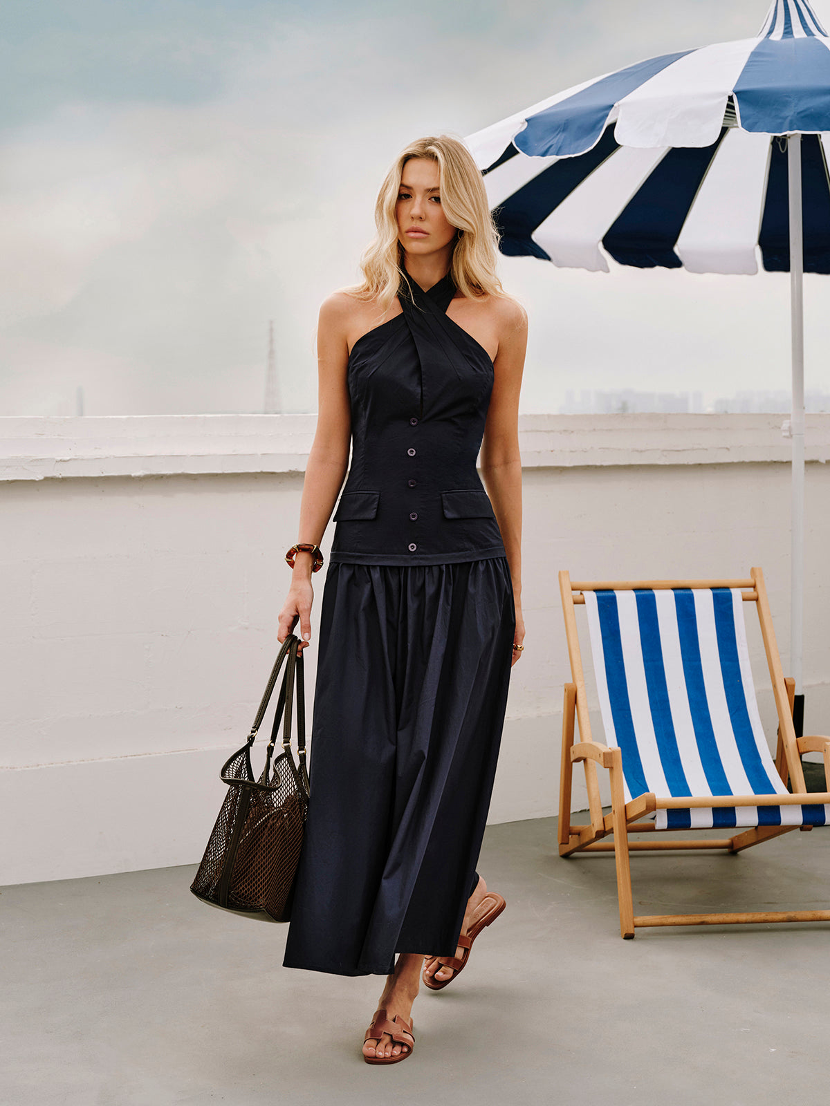 Maxi Cotton Summer Dress with Halter Neck Design and Pockets – Elegant and Comfortable