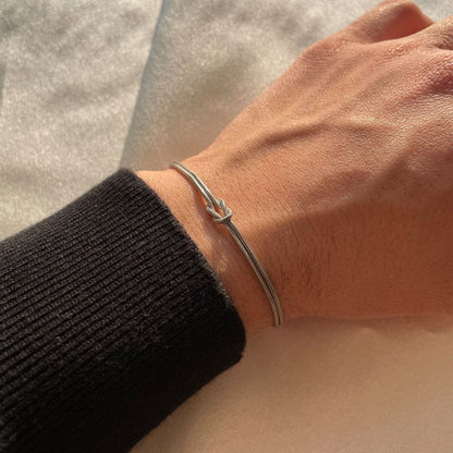 Minimalist Love Knot Bracelet – Waterproof Stainless Steel Unisex Accessory