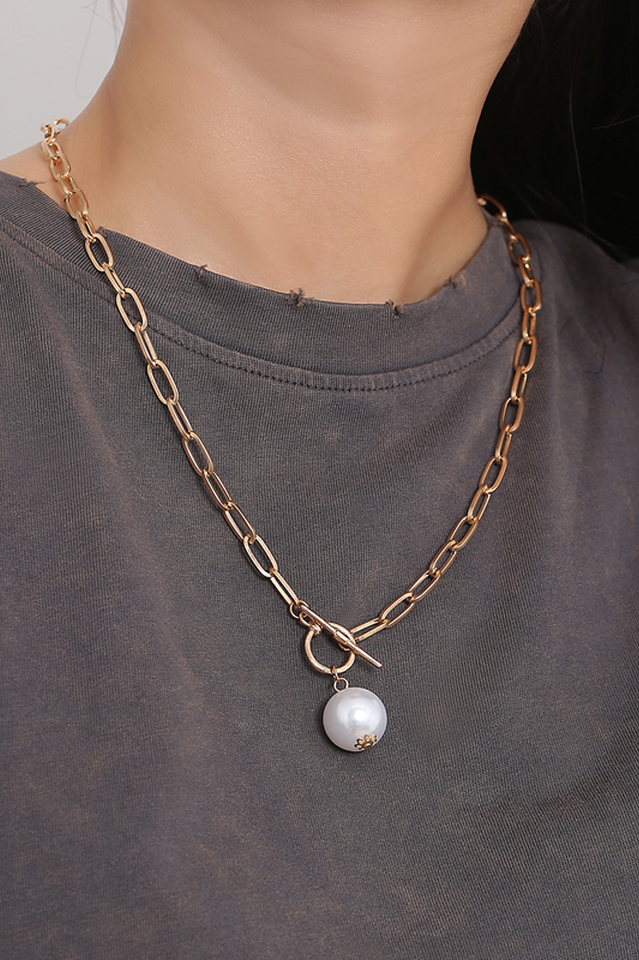 Pearl Pendant Necklace on Chain