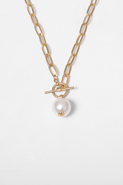 Pearl Pendant Necklace on Chain