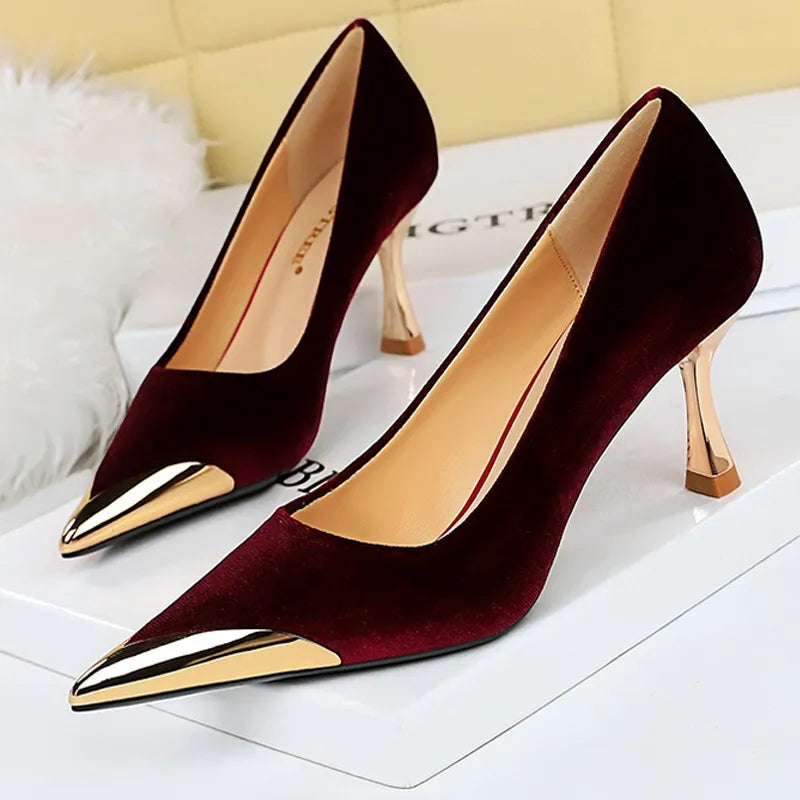 Metal Pointed Women Pumps with 7 cm Kitten Heels for Sexy Party Fashion