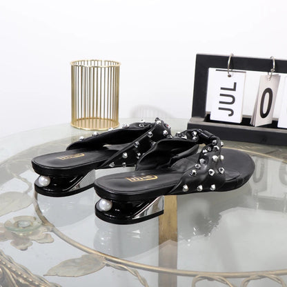 Modern ladies low heeled leather flat sandals for summer outdoor fashion