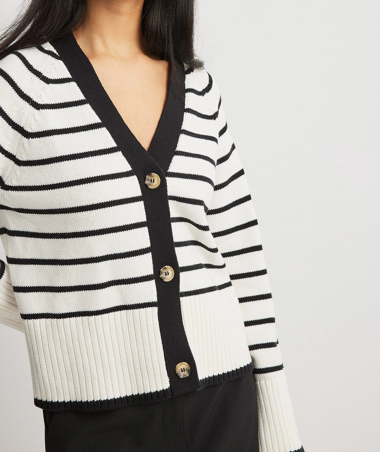 European and American autumn and winter new fashion versatile V-neck striped knitted cardigan sweater women's striped jacket