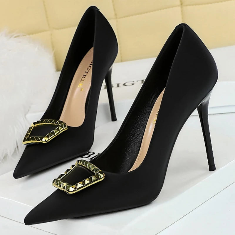Luxury Banquet Shoes with Metal Buckle Decoration