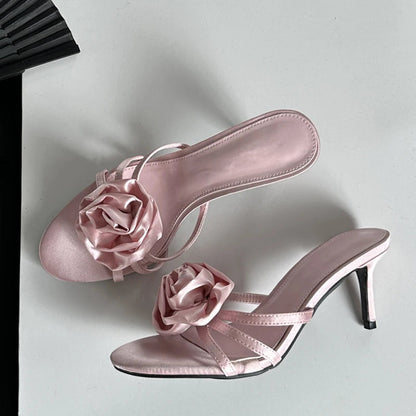 Summer Fashion Flower Woman Slippers with Thin Low Heels and Narrow Band for Party or Stripping