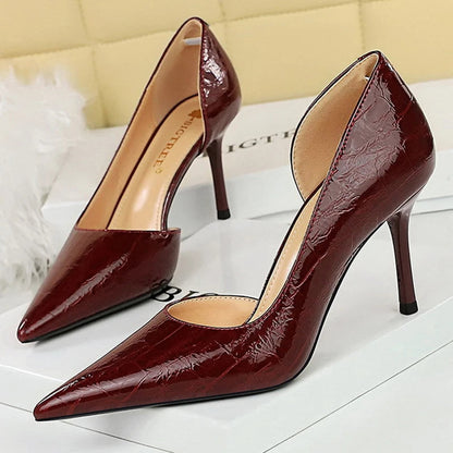 Patent Leather Women Pumps with 8 cm High Heels and Retro Design