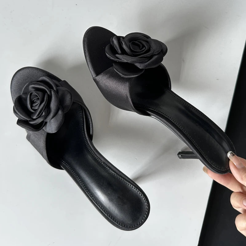 Summer Fashion Flower Woman Slippers with Thin Low Heels for Party or Stripping