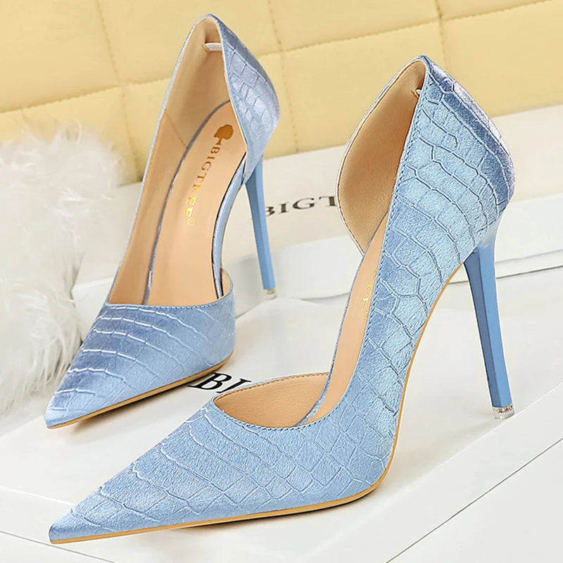 Sky Blue Vintage Stone Pattern High Heel Women Pumps