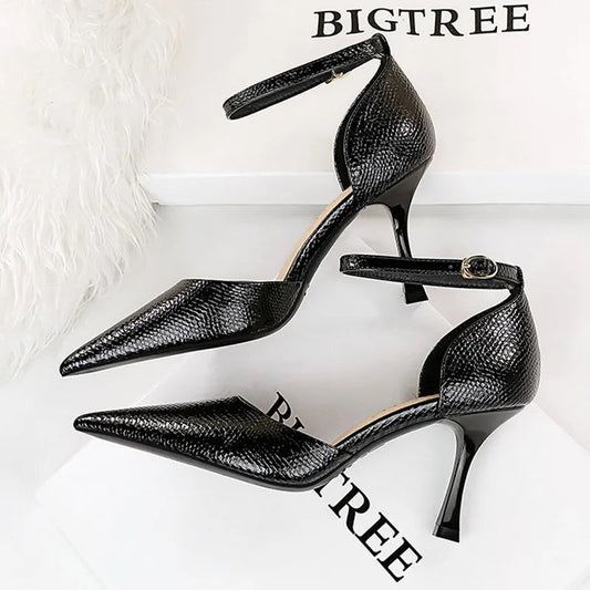 8 Cm Heels Women Pumps in Patent Leather with Snake Pattern Design and Kitten Heels