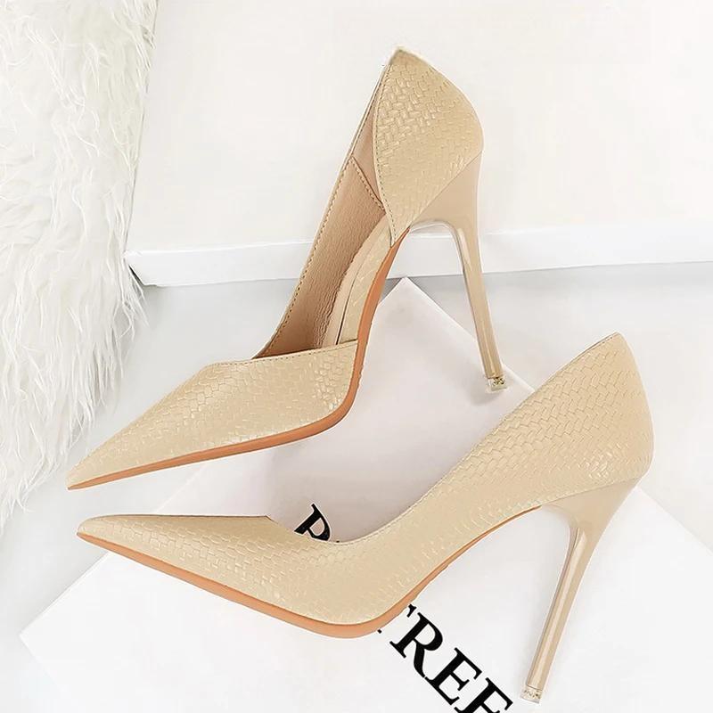 Red Women Pumps with New Weave Pattern High Heels