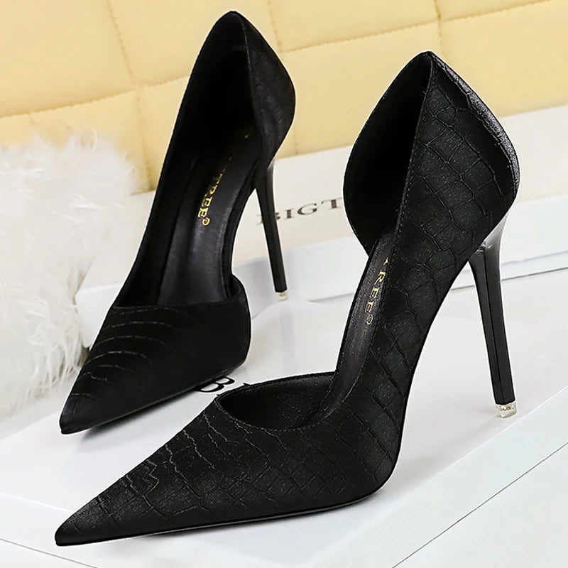 Sky Blue Vintage Stone Pattern High Heel Women Pumps