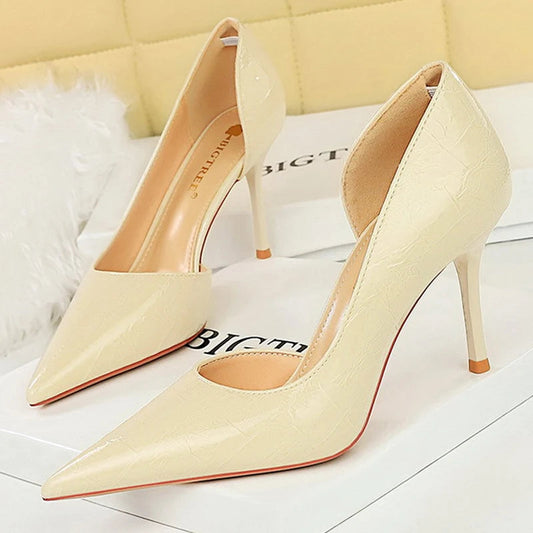Patent Leather Women Pumps with 8 cm High Heels and Retro Design