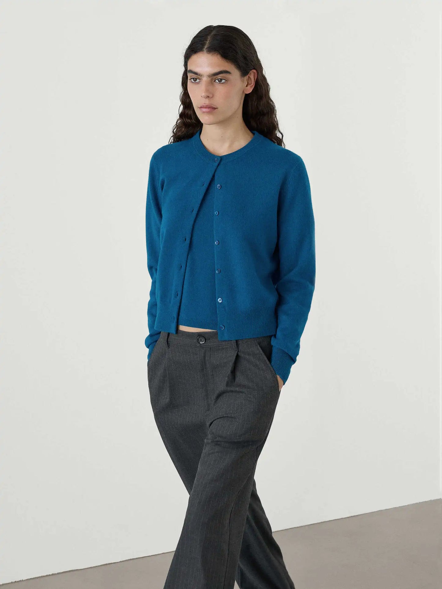 Minimalist Round Neck Knit Short Cardigan