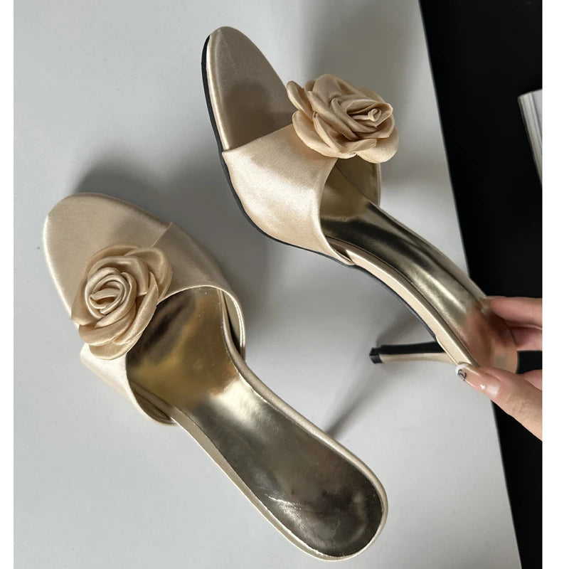 Summer Fashion Flower Woman Slippers with Thin Low Heels for Party or Stripping