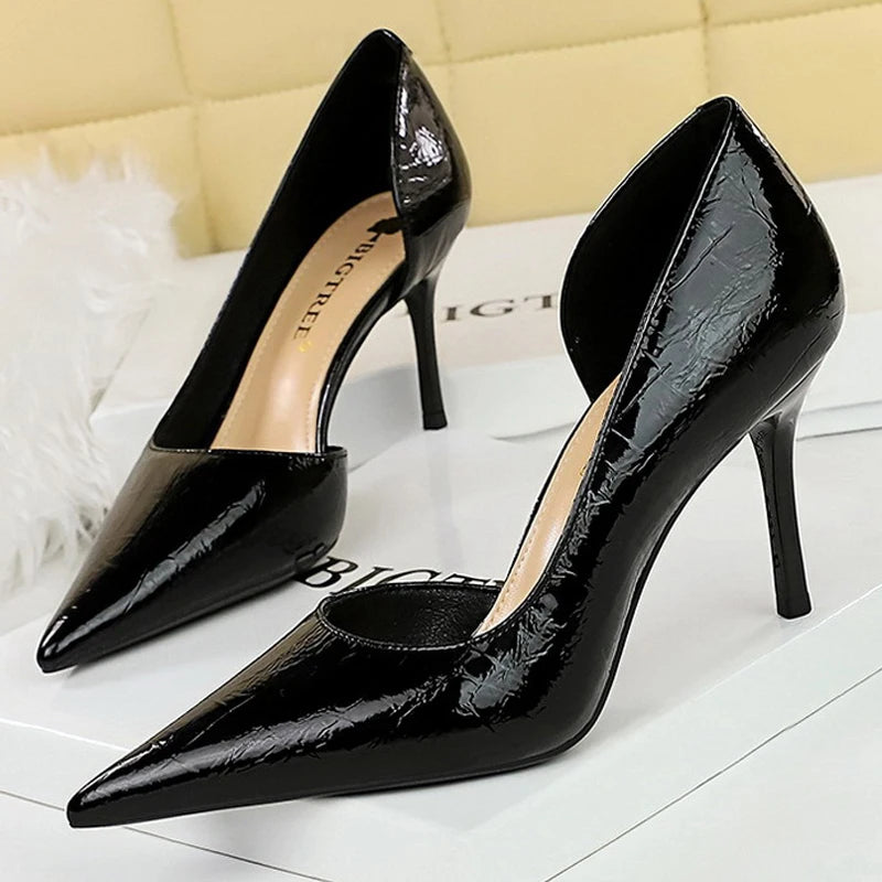 Patent Leather Women Pumps with 8 cm High Heels and Retro Design