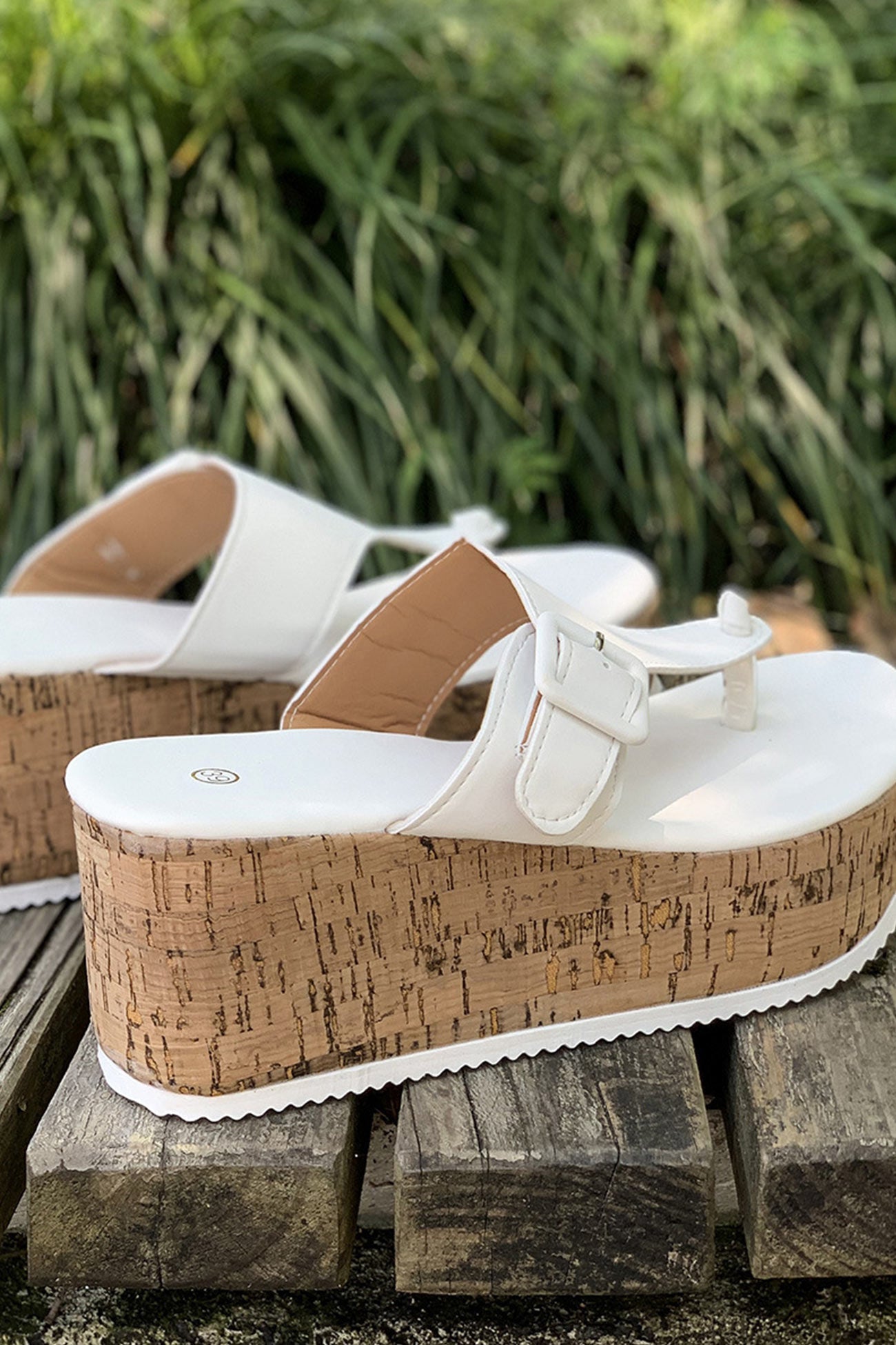 Solid Buckle Thick Sole Thong Sandals