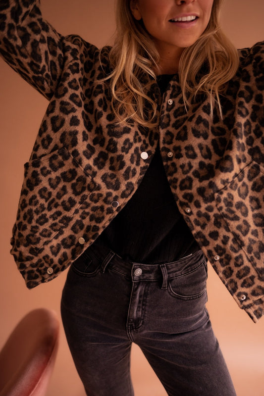 Stylish Leopard Print Bomber Jacket for Women – Trendy Lightweight Outerwear, Versatile Fit, Casual or Dressy