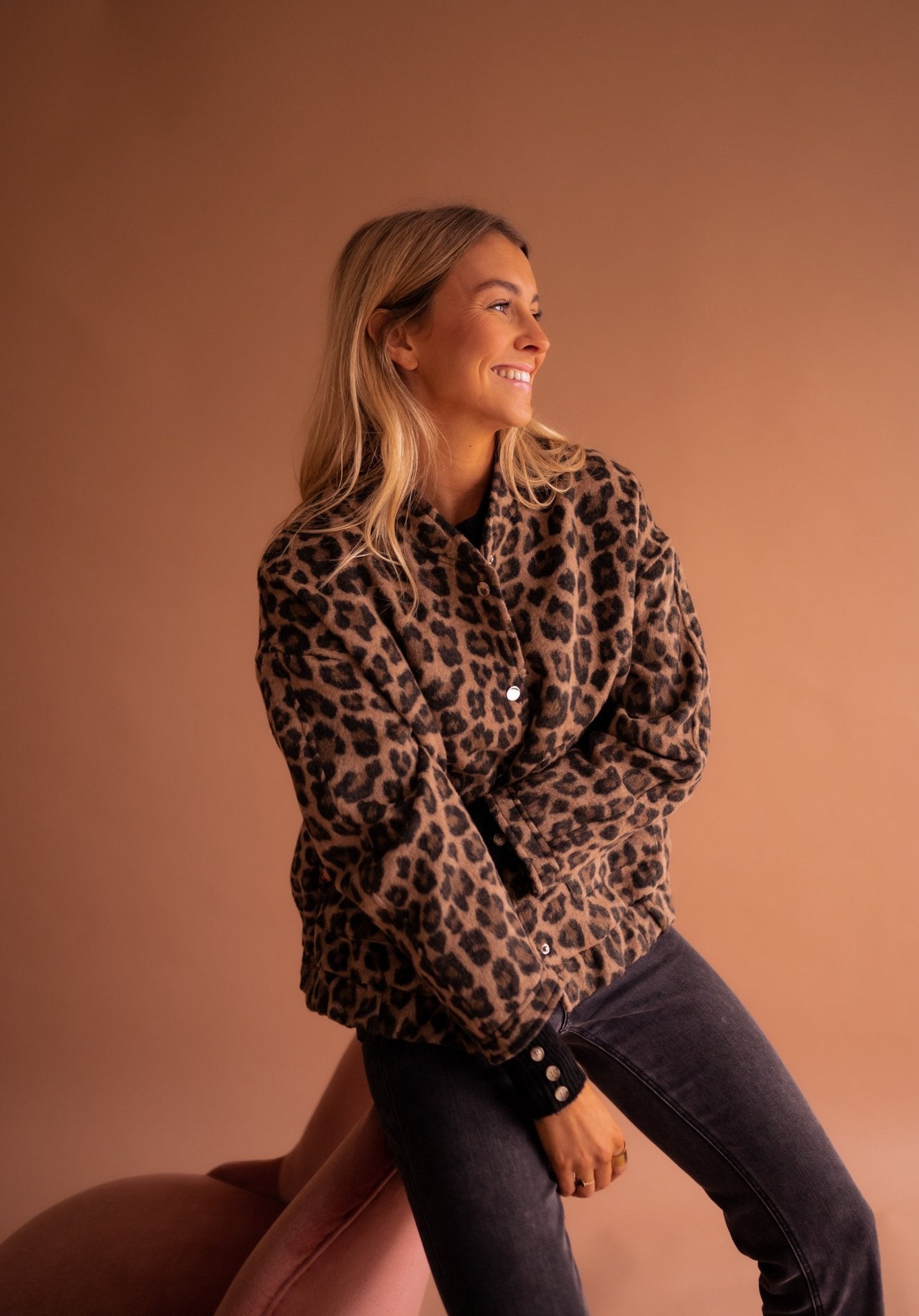 Stylish Leopard Print Bomber Jacket for Women – Trendy Lightweight Outerwear, Versatile Fit, Casual or Dressy