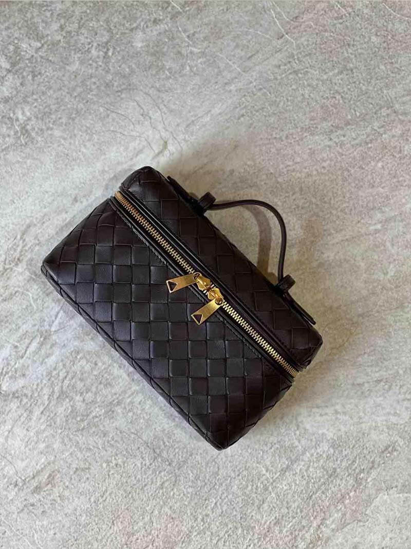 Women’s Shoulder Bag with Adjustable Strap