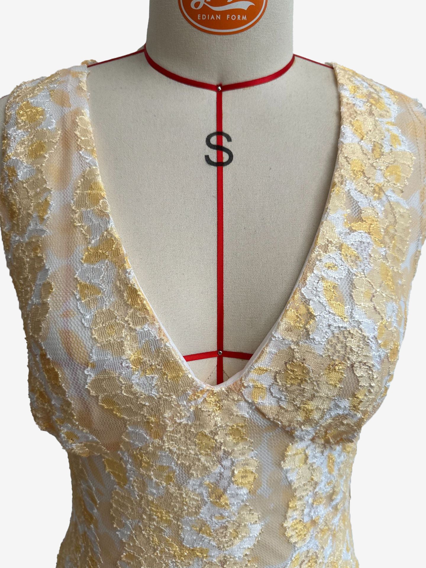 Sleeveless Lace Maxi Dress With Deep V-Neck And Open Back For Summer 2026