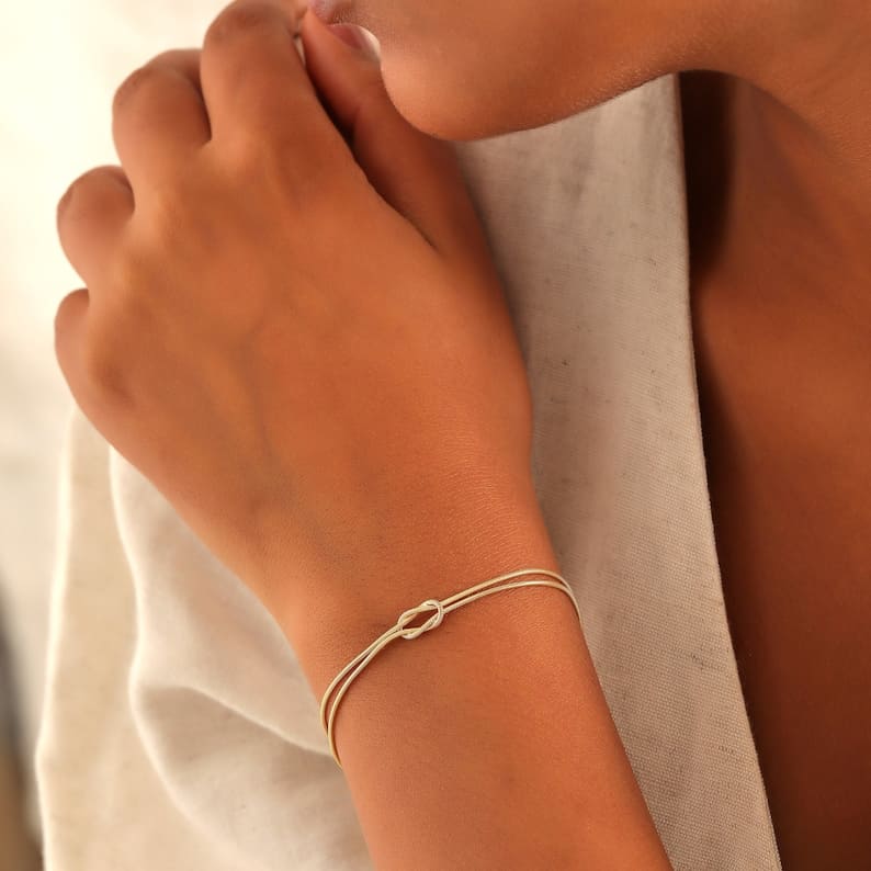Women's Stylish Love Knot Bracelet In An Elegant Design – Timeless Wrist Jewelry