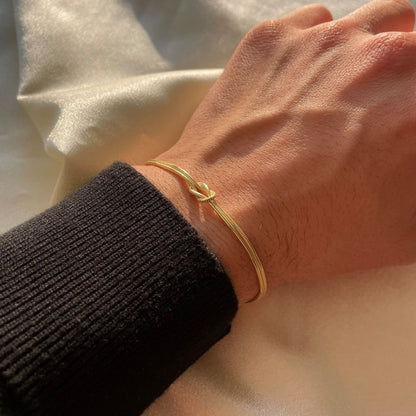 Women's Stylish Love Knot Bracelet In An Elegant Design – Timeless Wrist Jewelry