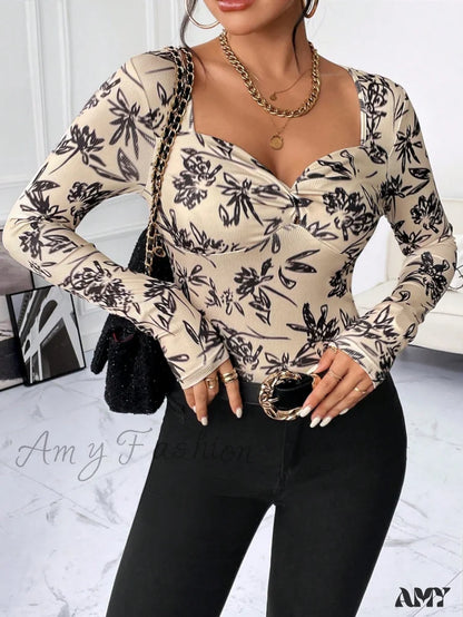 Amy Fashion - Floral Print Sweetheart Neck Twist Front Tee