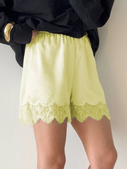 Capri Lace shorts