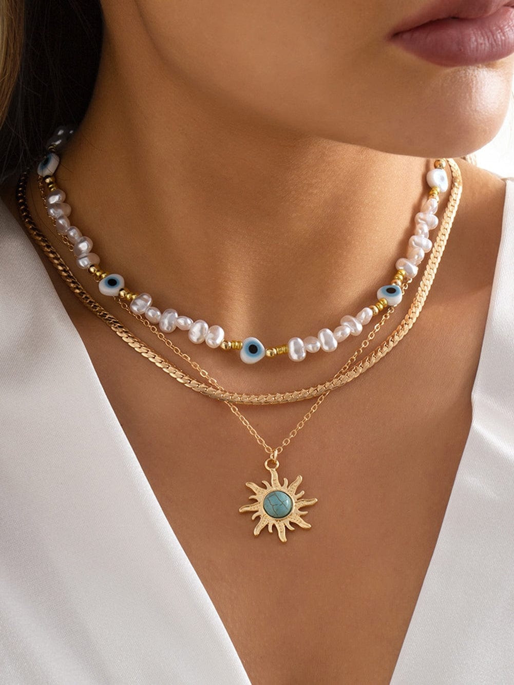 Turquoise and Pearl Layered Necklace with Bohemian Sunburst 디자인