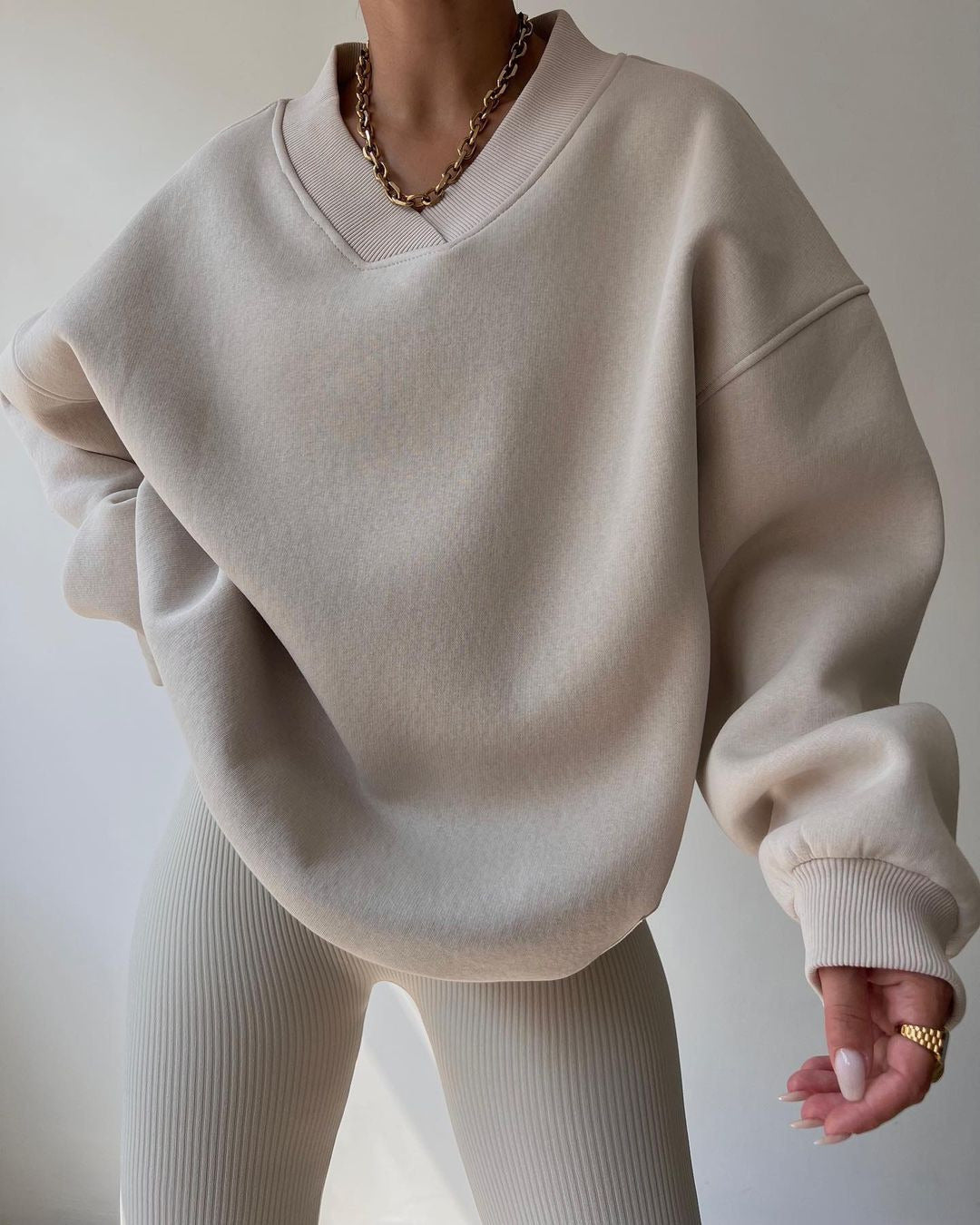Monterra - V-Neck Oversized Sweatshirt