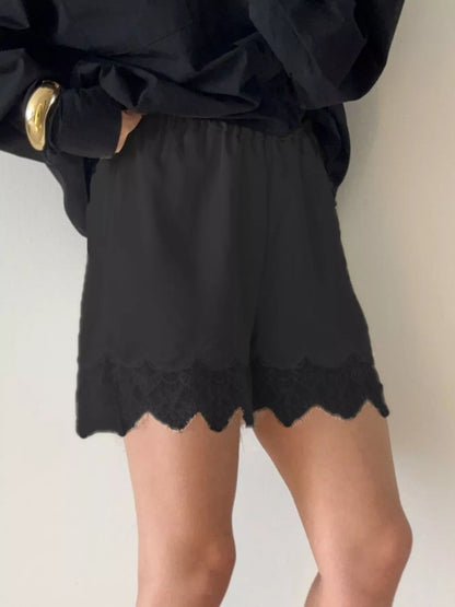 Capri Lace shorts