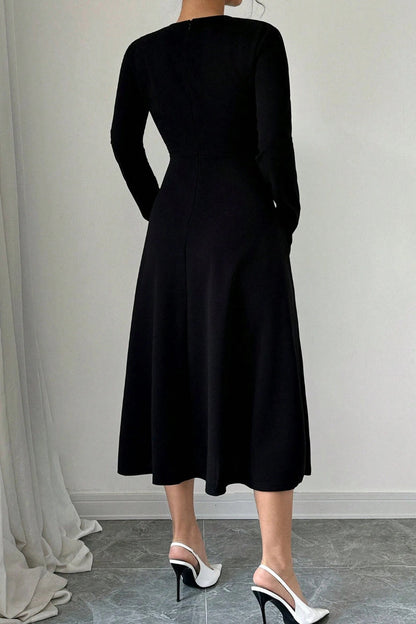 Keyhole Neckline Contrast Bow Front Long Sleeve A-Line Midi Dress