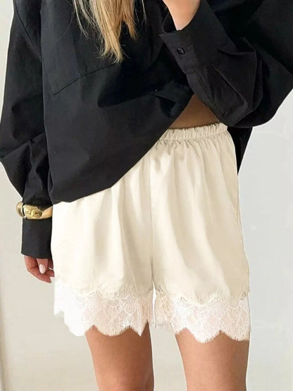 Capri Lace shorts