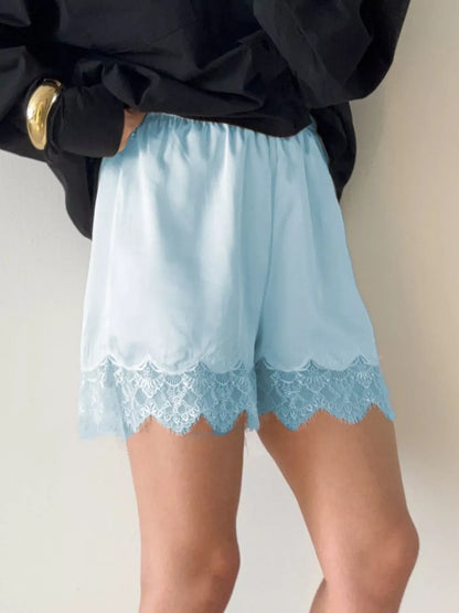 Capri Lace shorts
