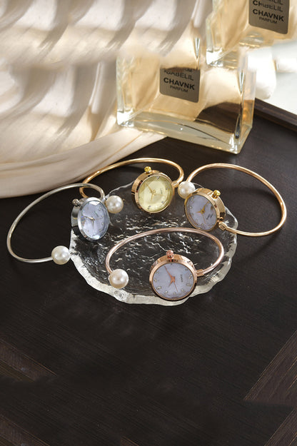 Fashionable Mother-of-Pearl Diamond Pointer Bracelet Watch