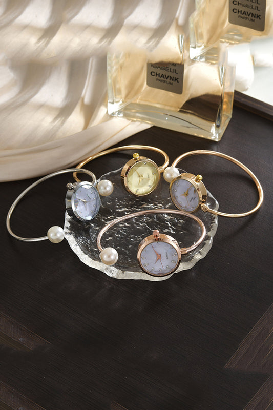 Fashionable Mother-of-Pearl Diamond Pointer Bracelet Watch