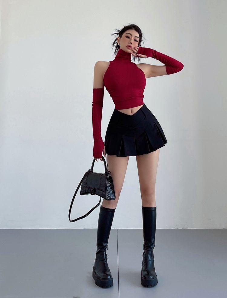 Black V Shape Low Waist Mini Skirt