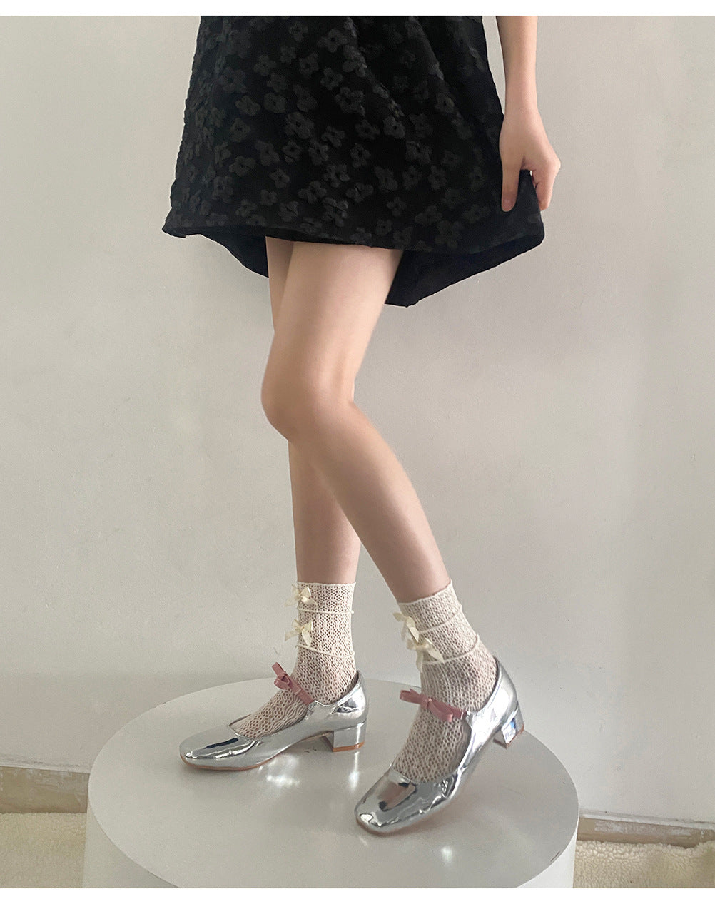 Hollow Out Lace Ruffle Bow Knit Socks