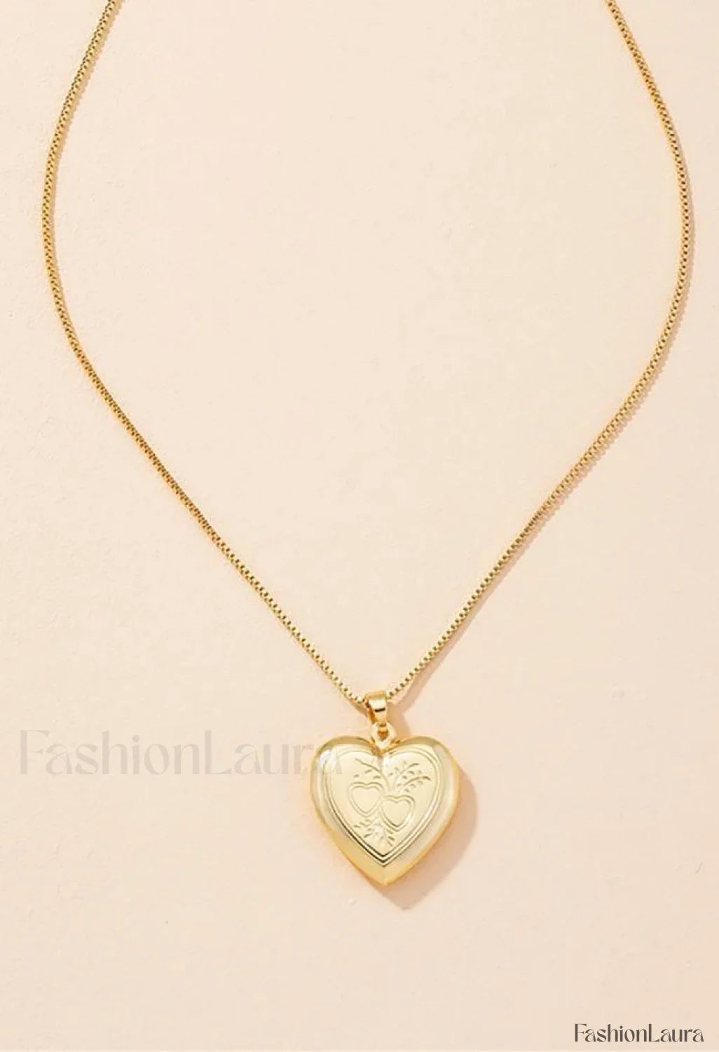 Heart-shaped Pendant Necklace