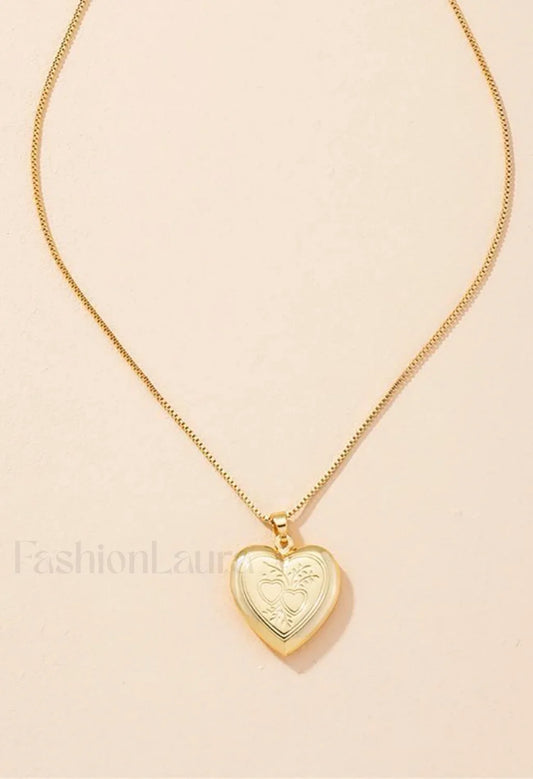 Heart-shaped Pendant Necklace